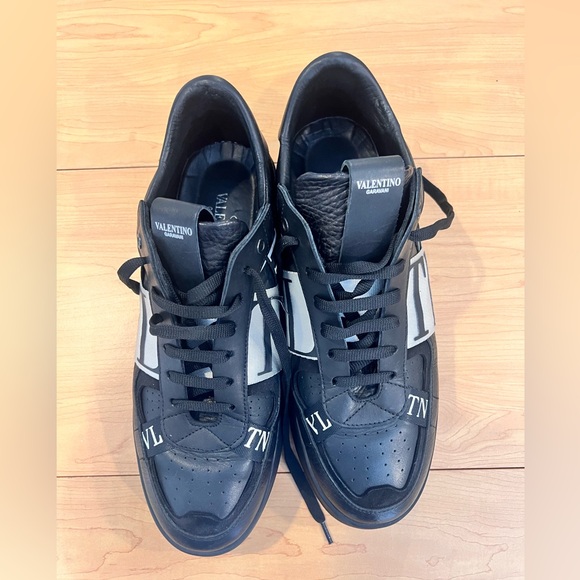 Valentino sneakers - Picture 1 of 8